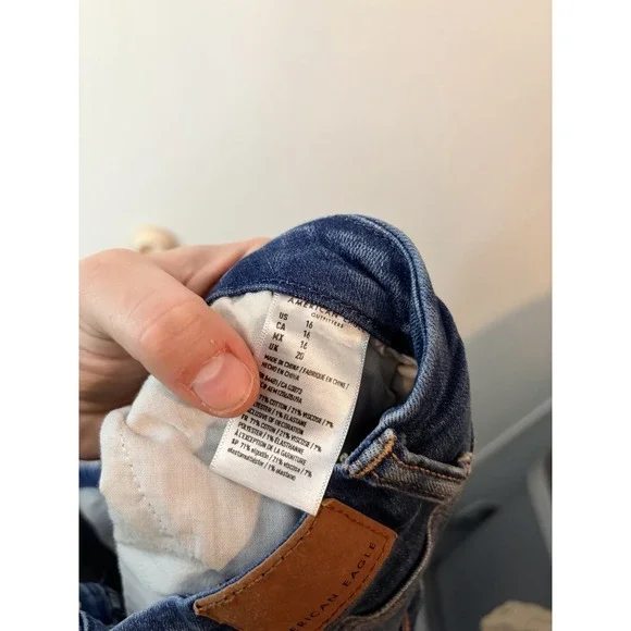 American Eagle Next Level Stretch Curvy High Rise Shortie Shorts Distressed 16 - Picture 5 of 5